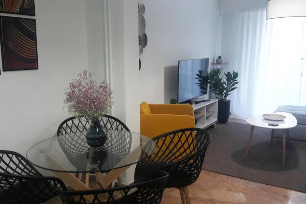 Elegant & Charming Apt. In The Hilton Area Apartment Atena Exterior foto